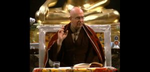 Denys Rinpoché enseignant sur le thème "Le Trikâya, les trois corps du Bouddha"